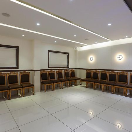 Hotel Ashray Inn Express Ahmedabad Exteriör bild