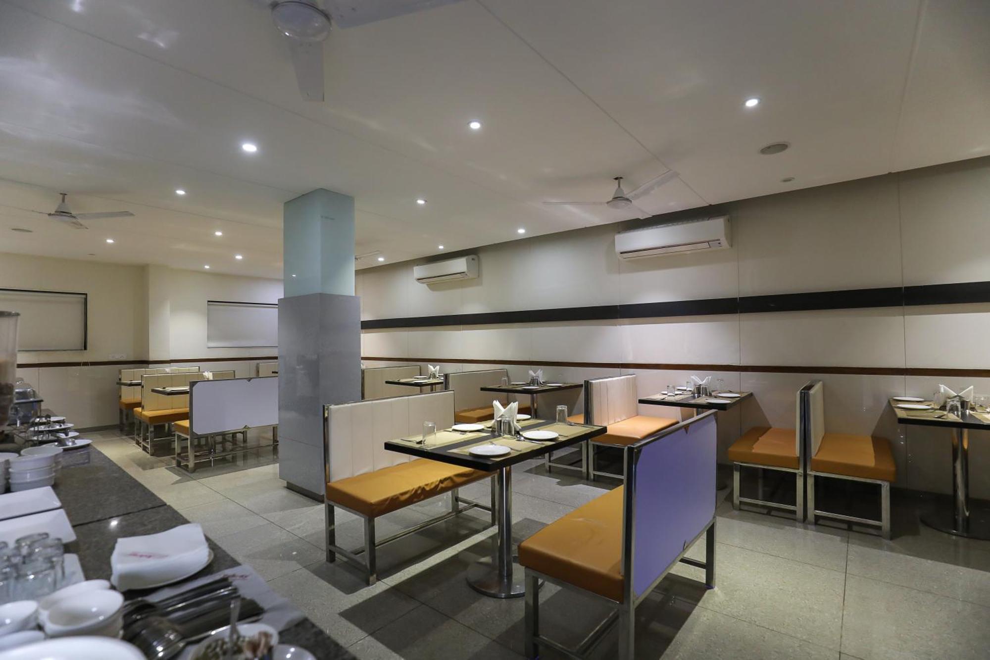 Hotel Ashray Inn Express Ahmedabad Exteriör bild