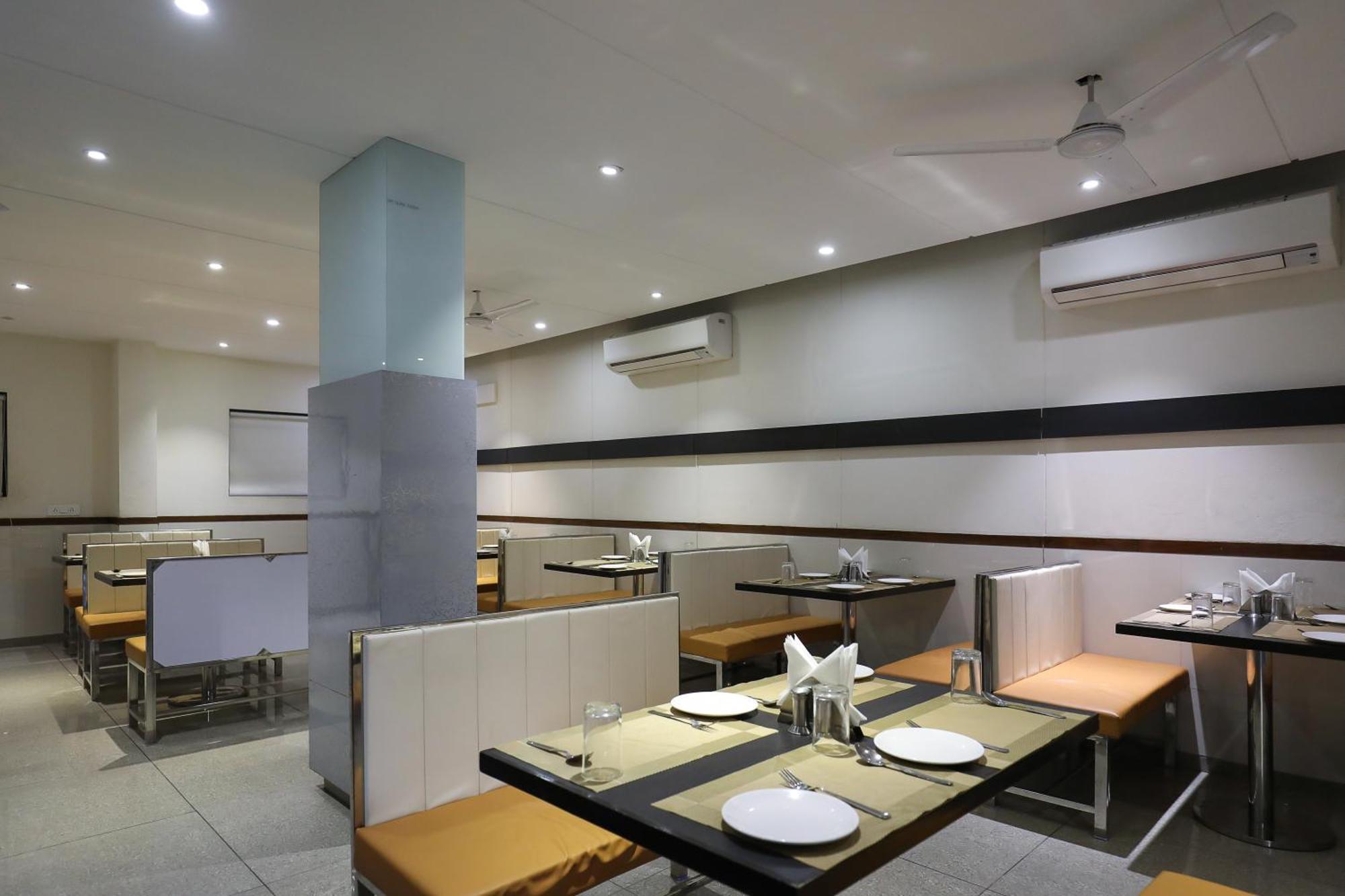 Hotel Ashray Inn Express Ahmedabad Exteriör bild