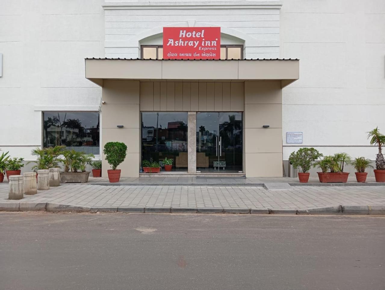 Hotel Ashray Inn Express Ahmedabad Exteriör bild