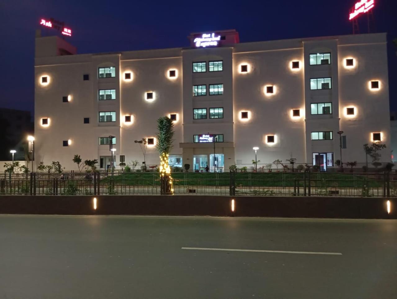 Hotel Ashray Inn Express Ahmedabad Exteriör bild