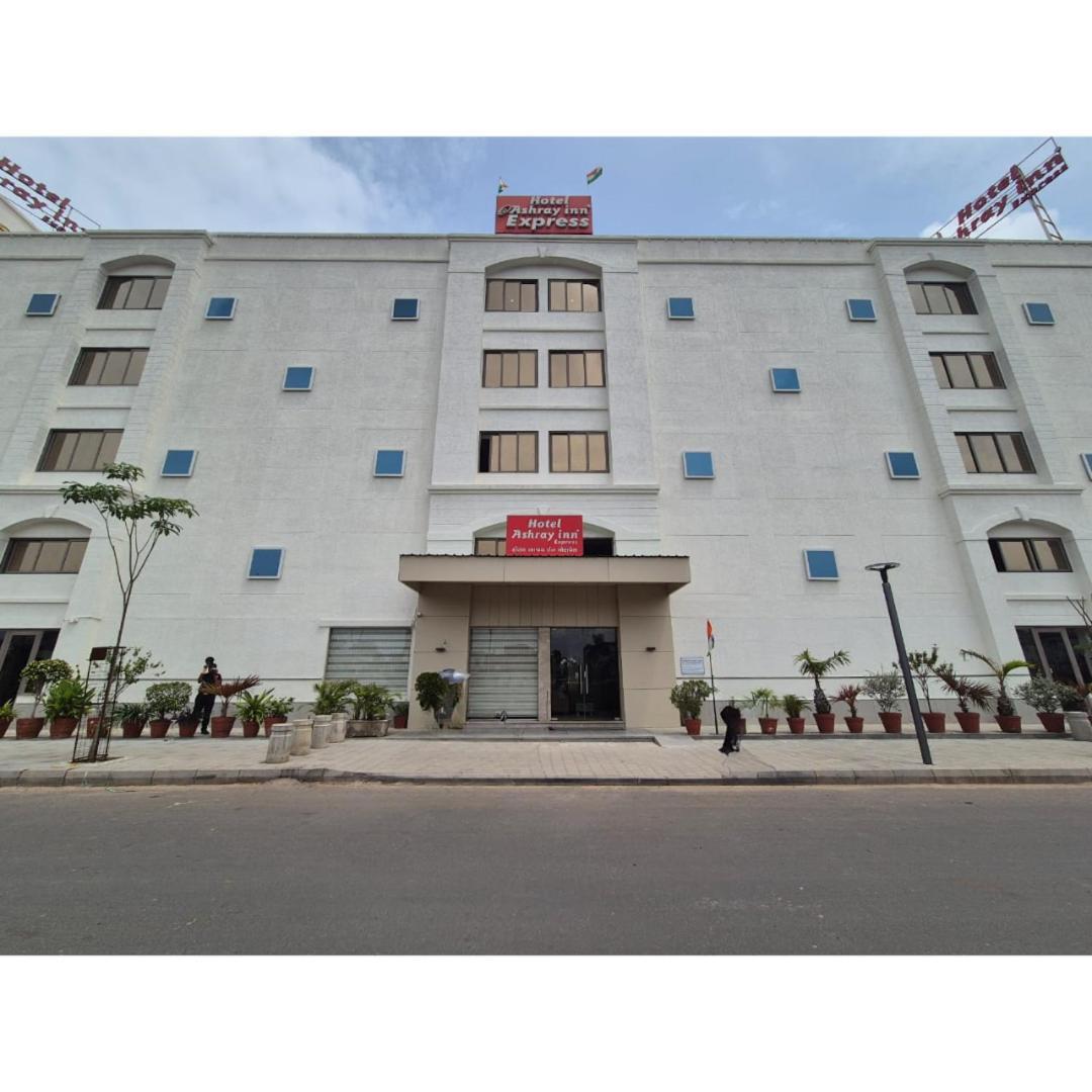Hotel Ashray Inn Express Ahmedabad Exteriör bild