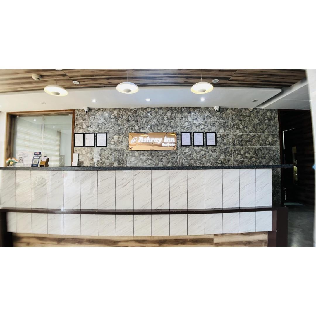 Hotel Ashray Inn Express Ahmedabad Exteriör bild
