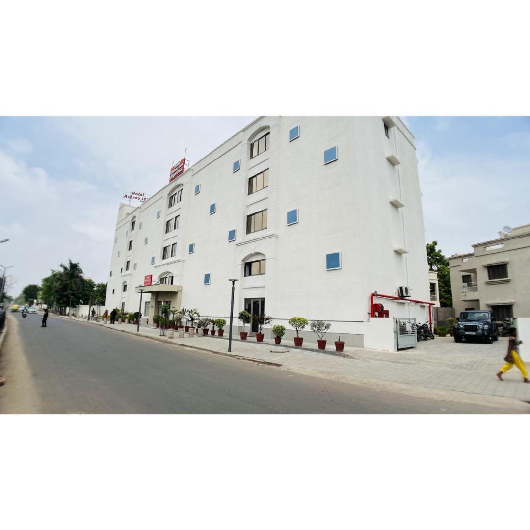 Hotel Ashray Inn Express Ahmedabad Exteriör bild