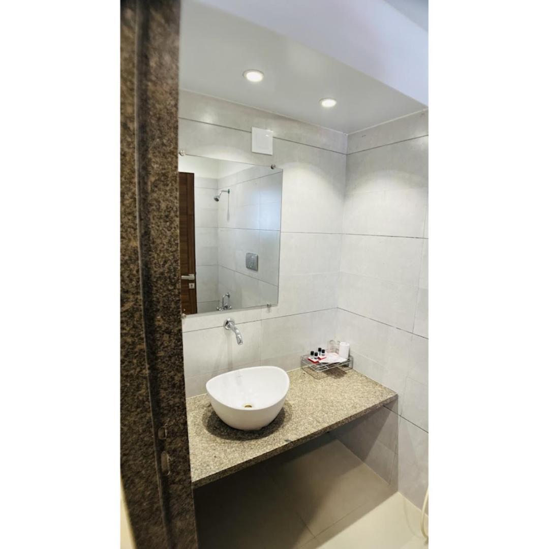 Hotel Ashray Inn Express Ahmedabad Exteriör bild