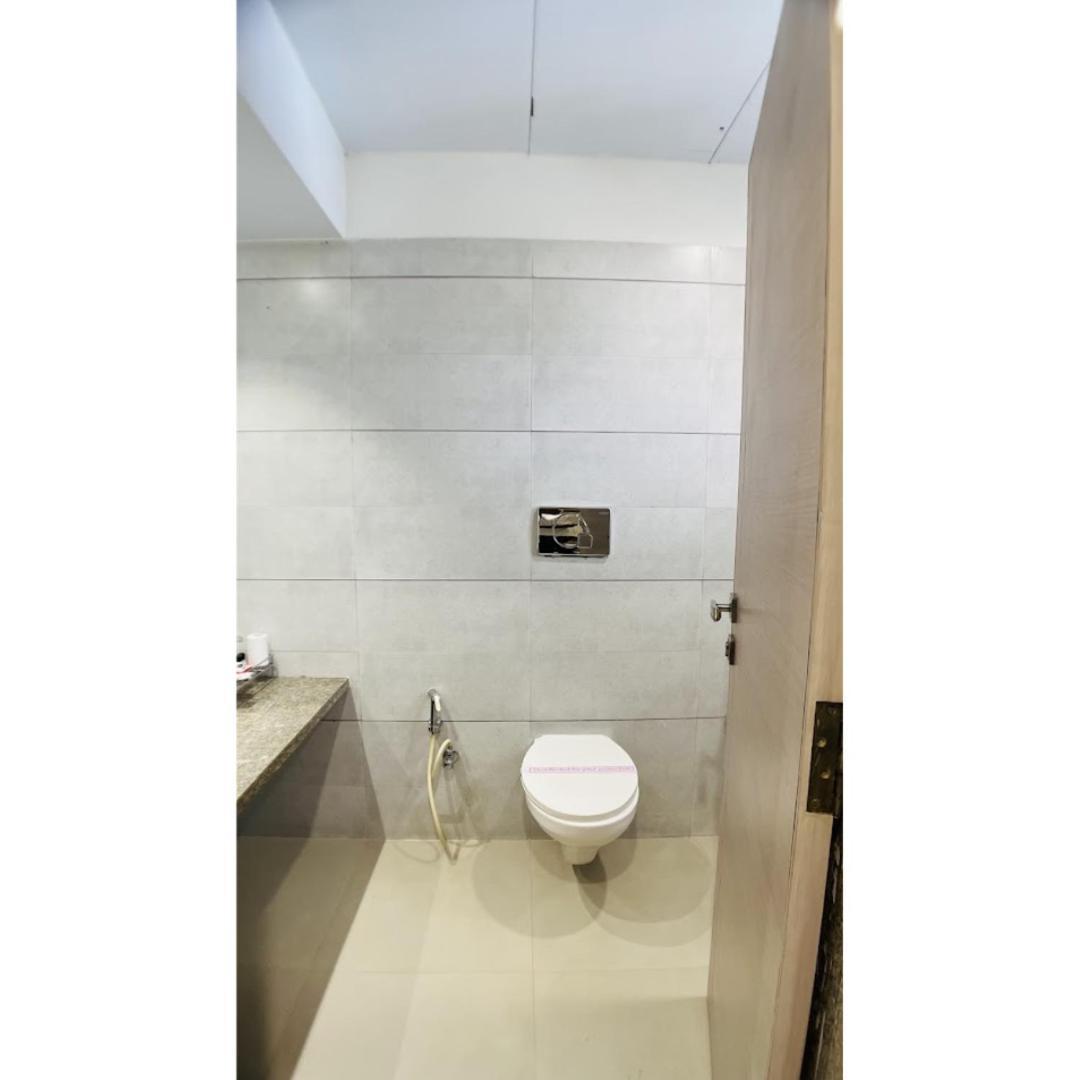 Hotel Ashray Inn Express Ahmedabad Exteriör bild
