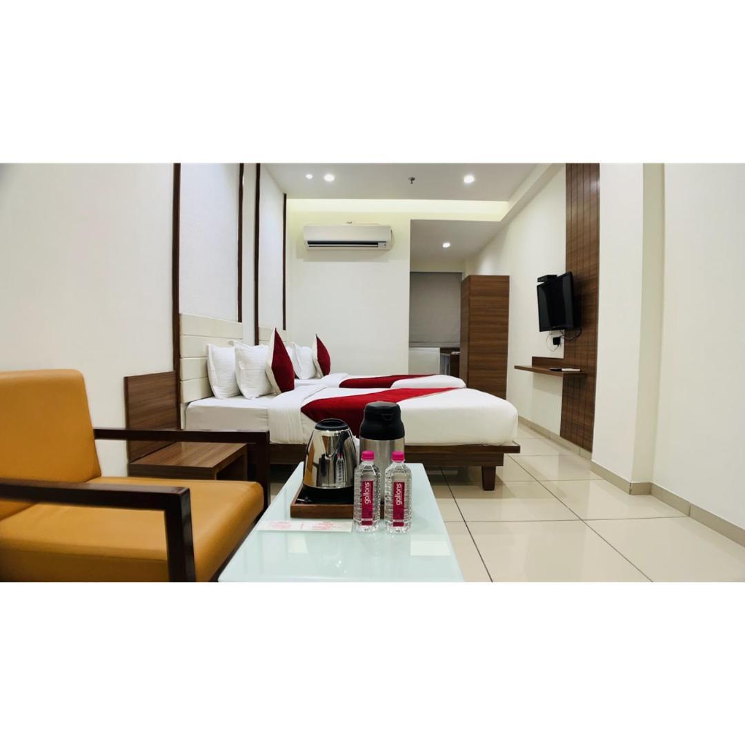 Hotel Ashray Inn Express Ahmedabad Exteriör bild
