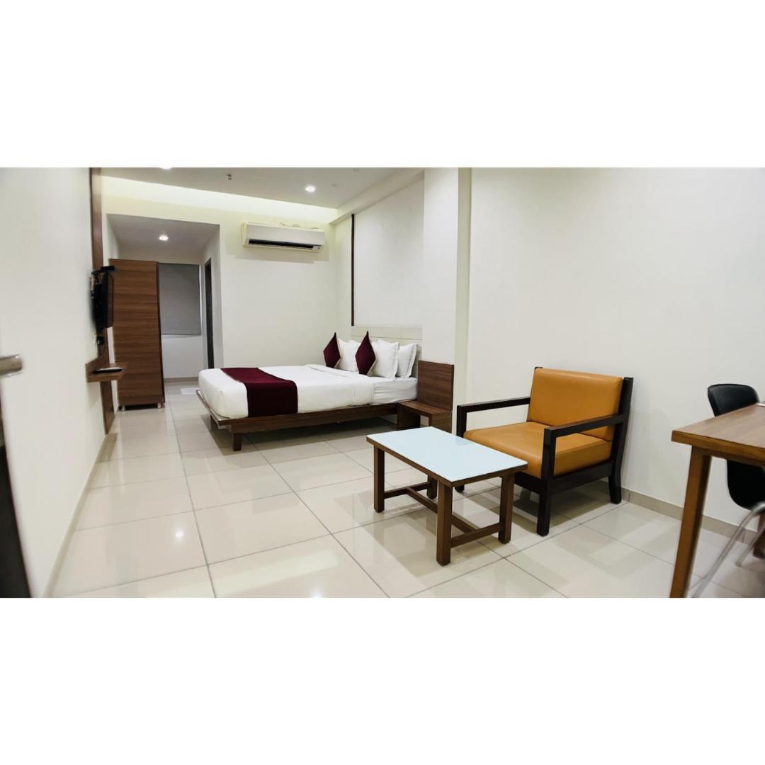 Hotel Ashray Inn Express Ahmedabad Exteriör bild