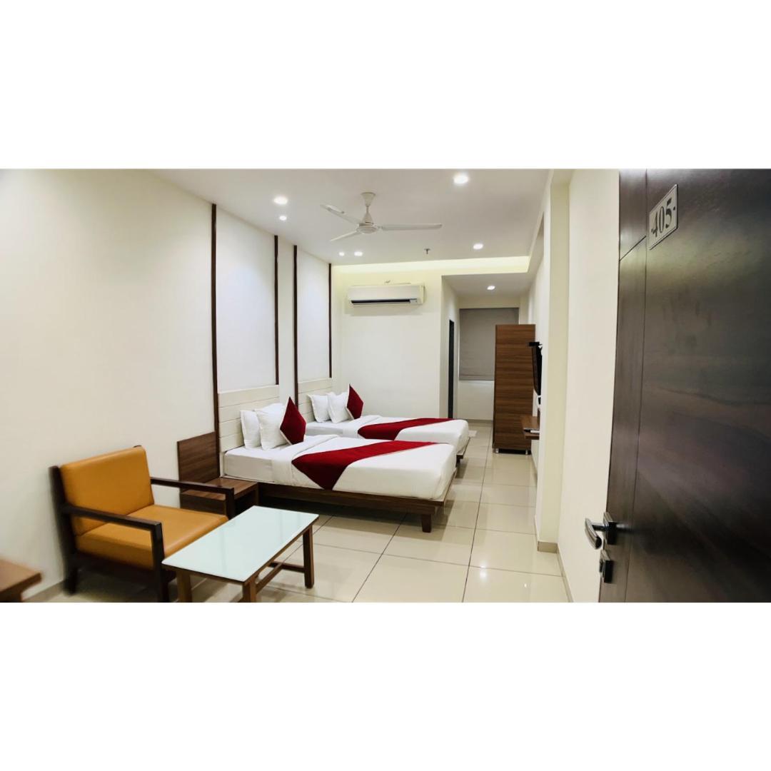 Hotel Ashray Inn Express Ahmedabad Exteriör bild