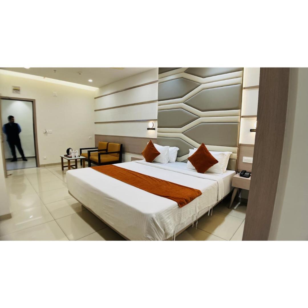 Hotel Ashray Inn Express Ahmedabad Exteriör bild