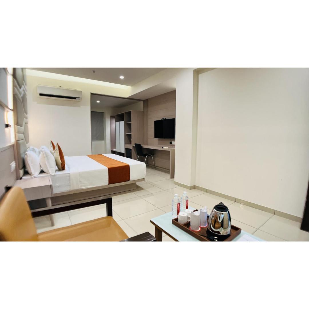 Hotel Ashray Inn Express Ahmedabad Exteriör bild