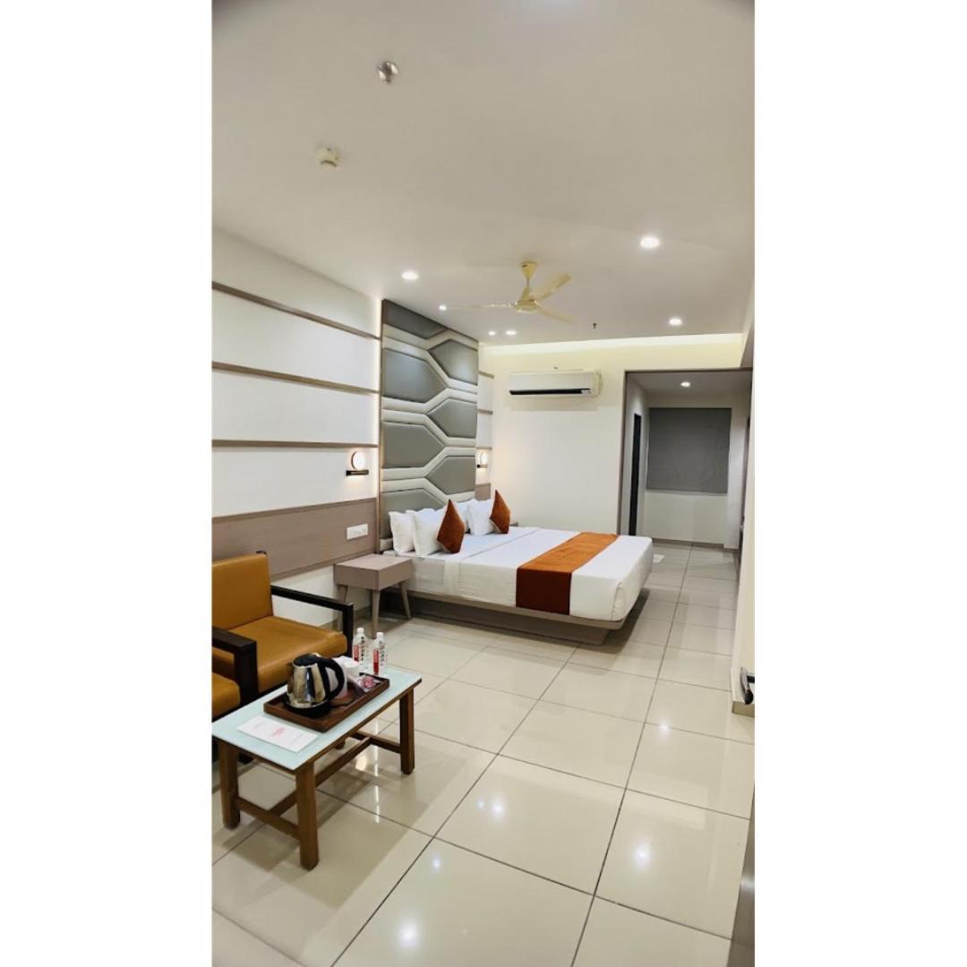 Hotel Ashray Inn Express Ahmedabad Exteriör bild