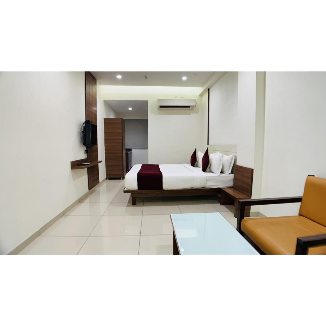 Hotel Ashray Inn Express Ahmedabad Exteriör bild