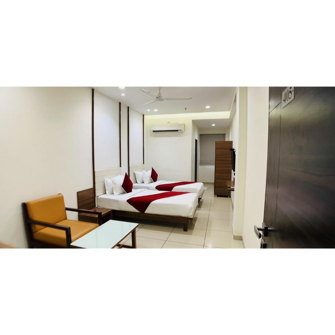 Hotel Ashray Inn Express Ahmedabad Exteriör bild