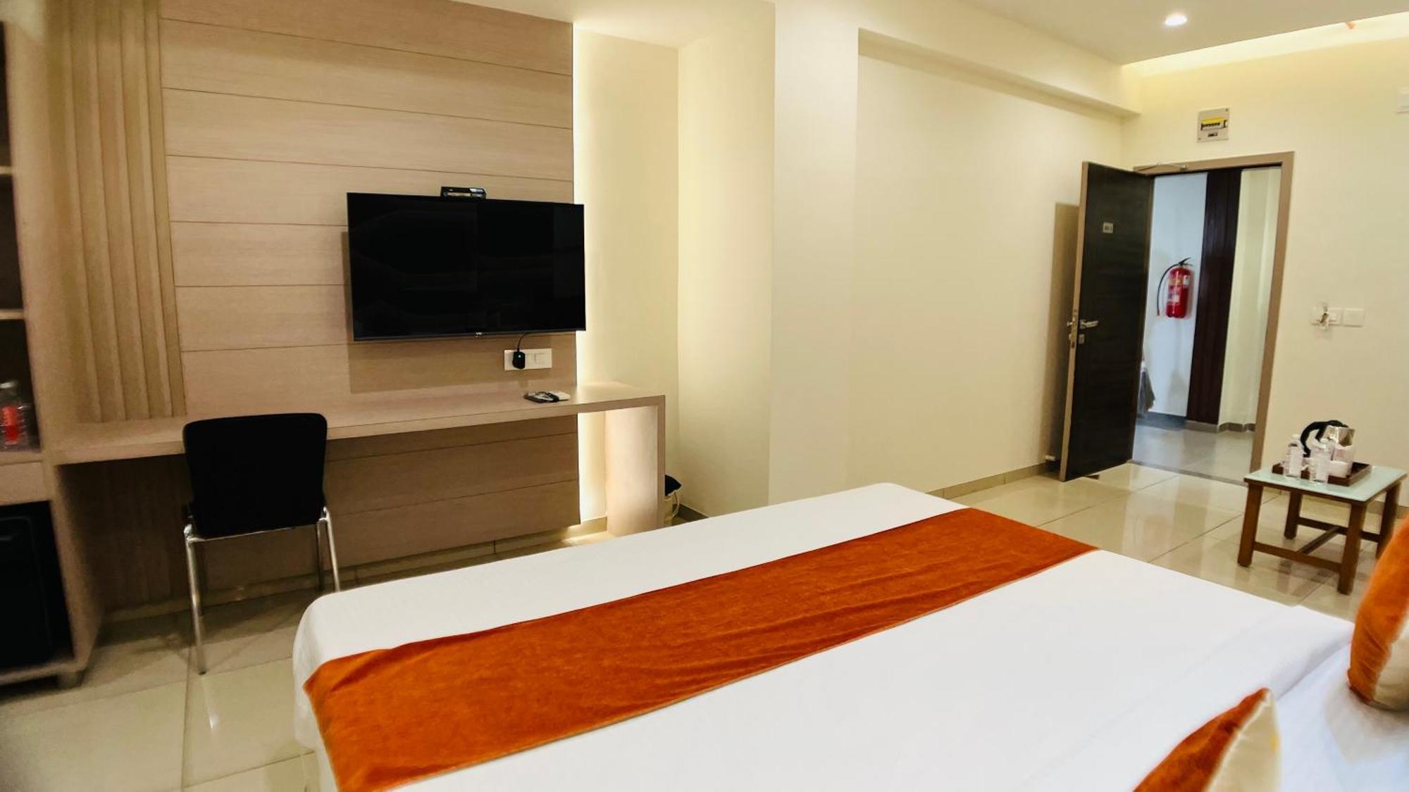Hotel Ashray Inn Express Ahmedabad Exteriör bild