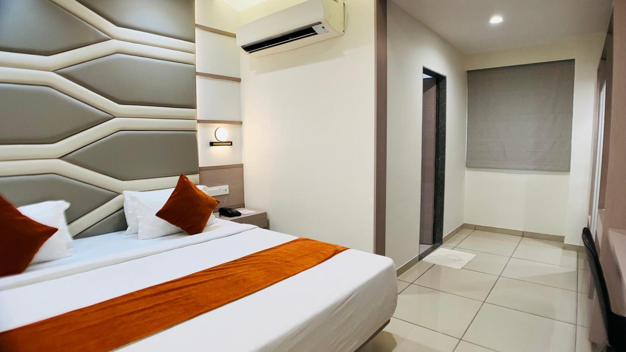 Hotel Ashray Inn Express Ahmedabad Exteriör bild
