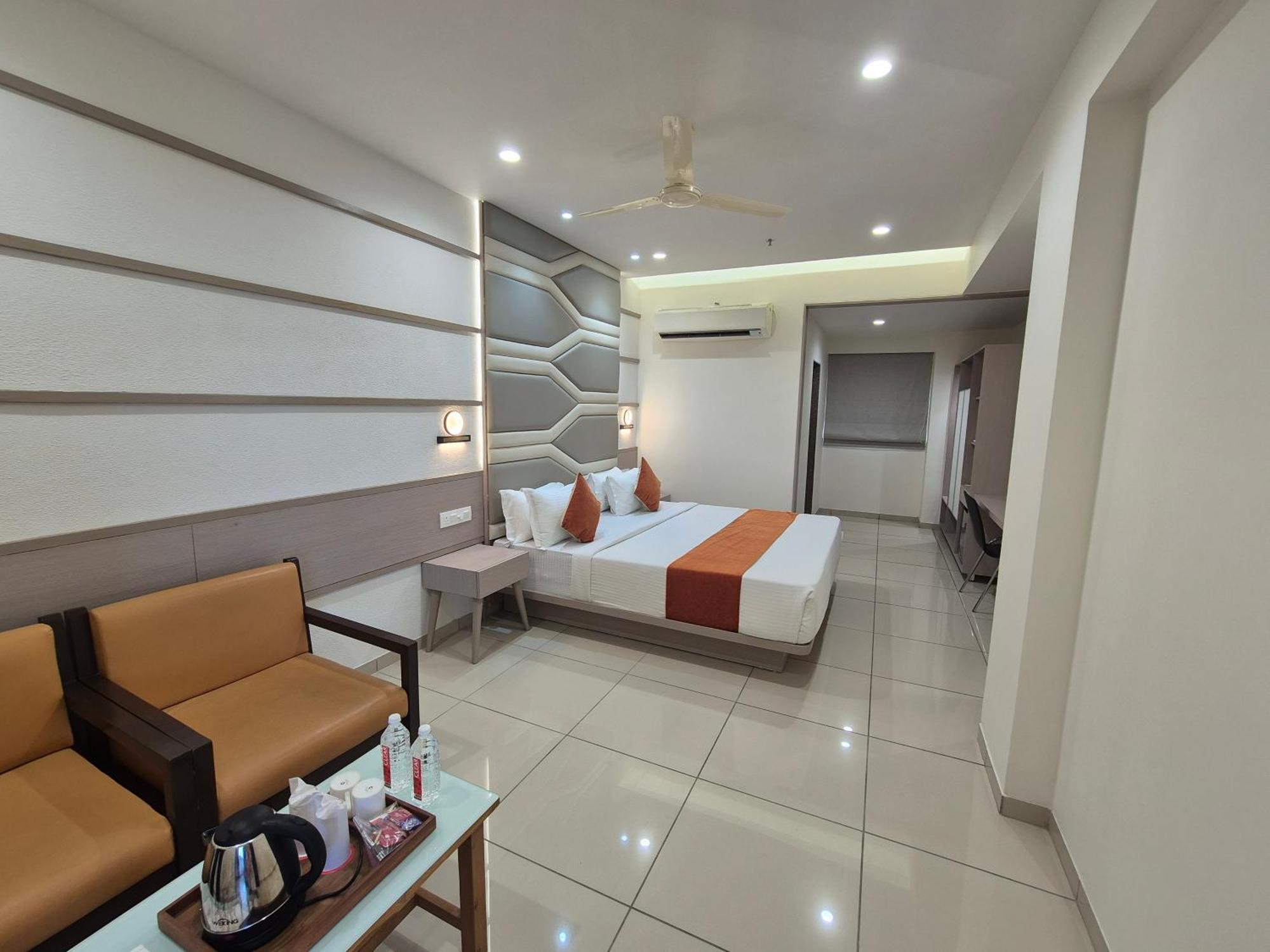 Hotel Ashray Inn Express Ahmedabad Exteriör bild