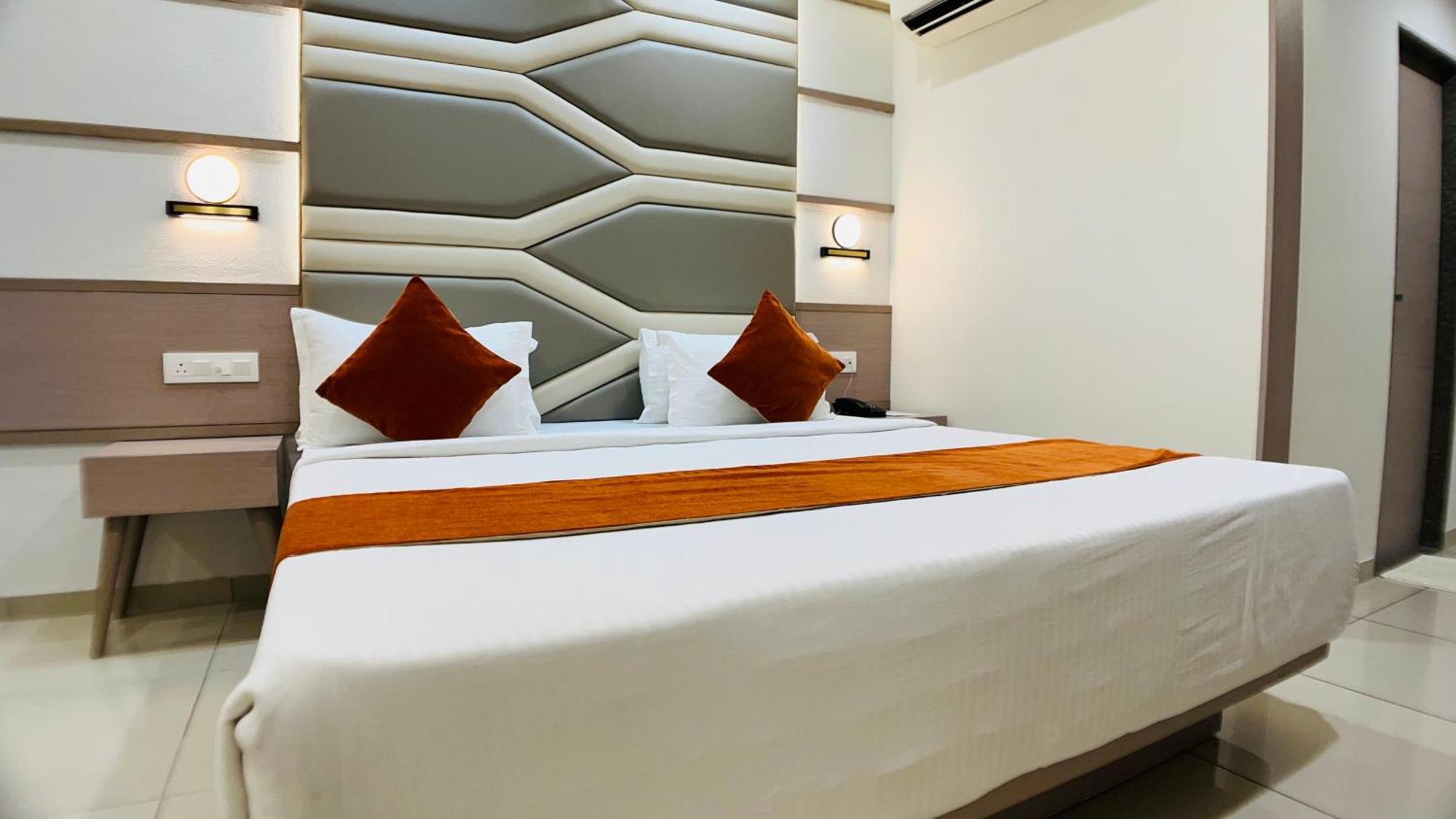 Hotel Ashray Inn Express Ahmedabad Exteriör bild