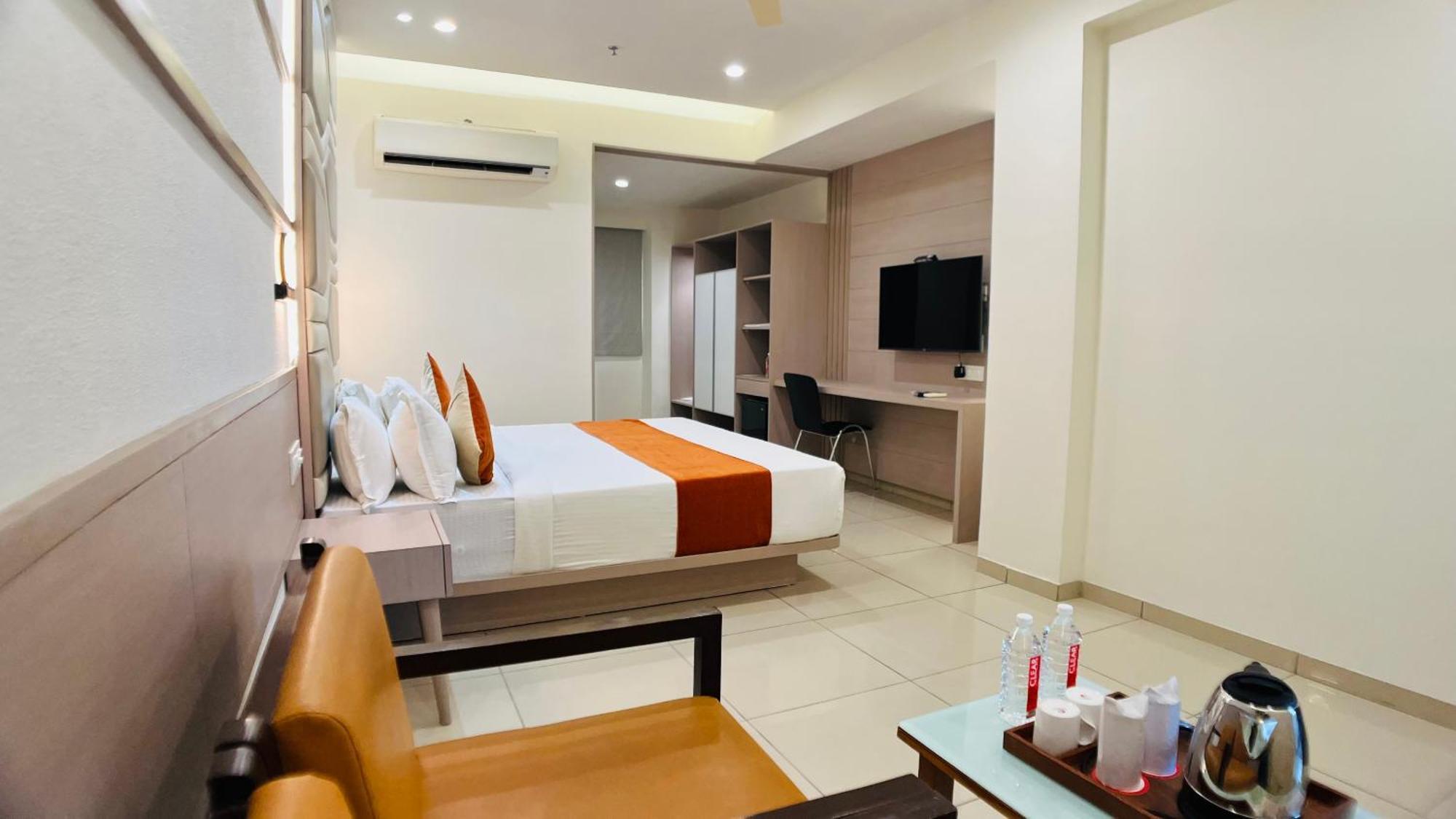Hotel Ashray Inn Express Ahmedabad Exteriör bild
