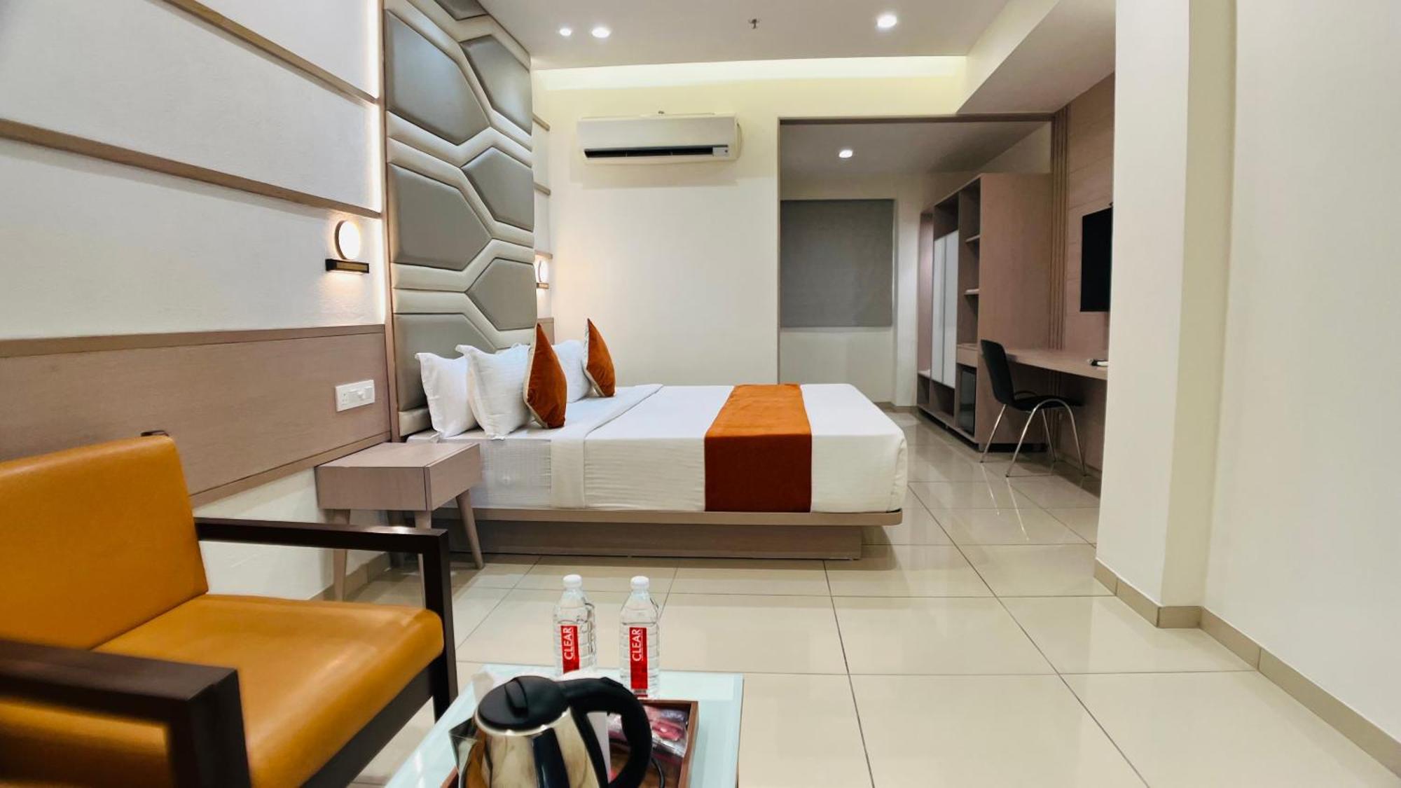 Hotel Ashray Inn Express Ahmedabad Exteriör bild
