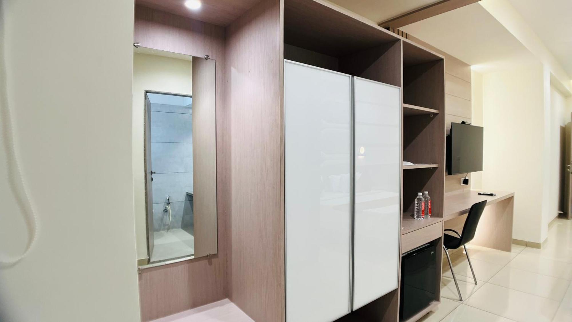 Hotel Ashray Inn Express Ahmedabad Exteriör bild