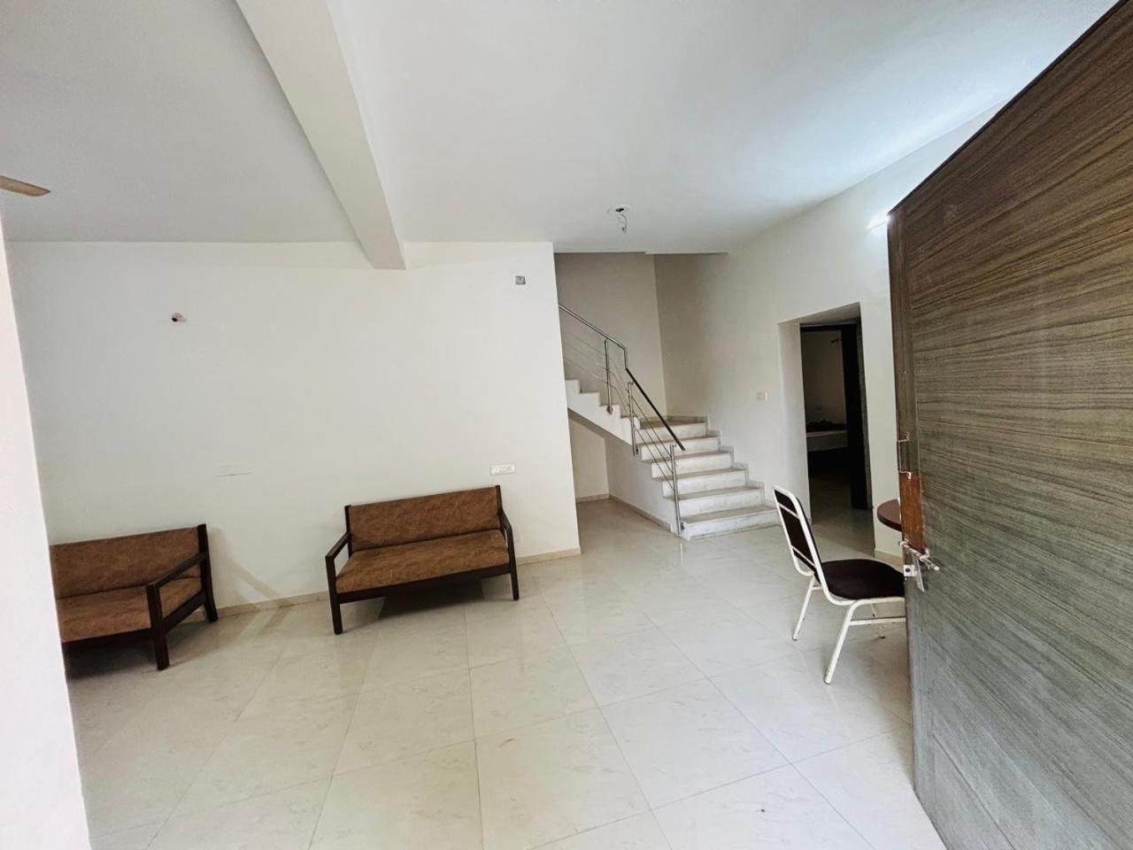 Hotel Ashray Inn Express Ahmedabad Exteriör bild